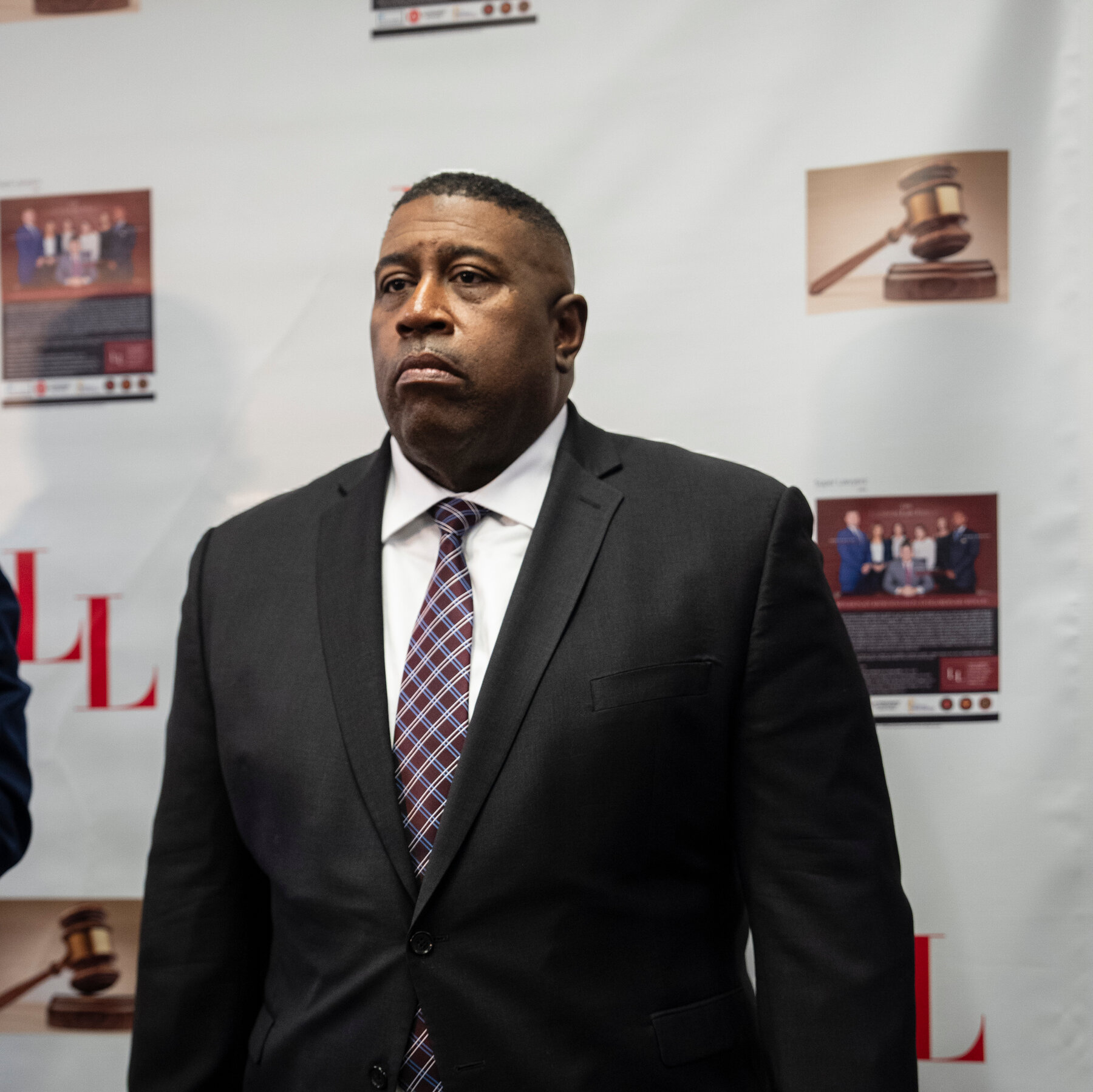 N.Y.P.D., F.B.I. Search Homes of Police Officials in Corruption Inquiry