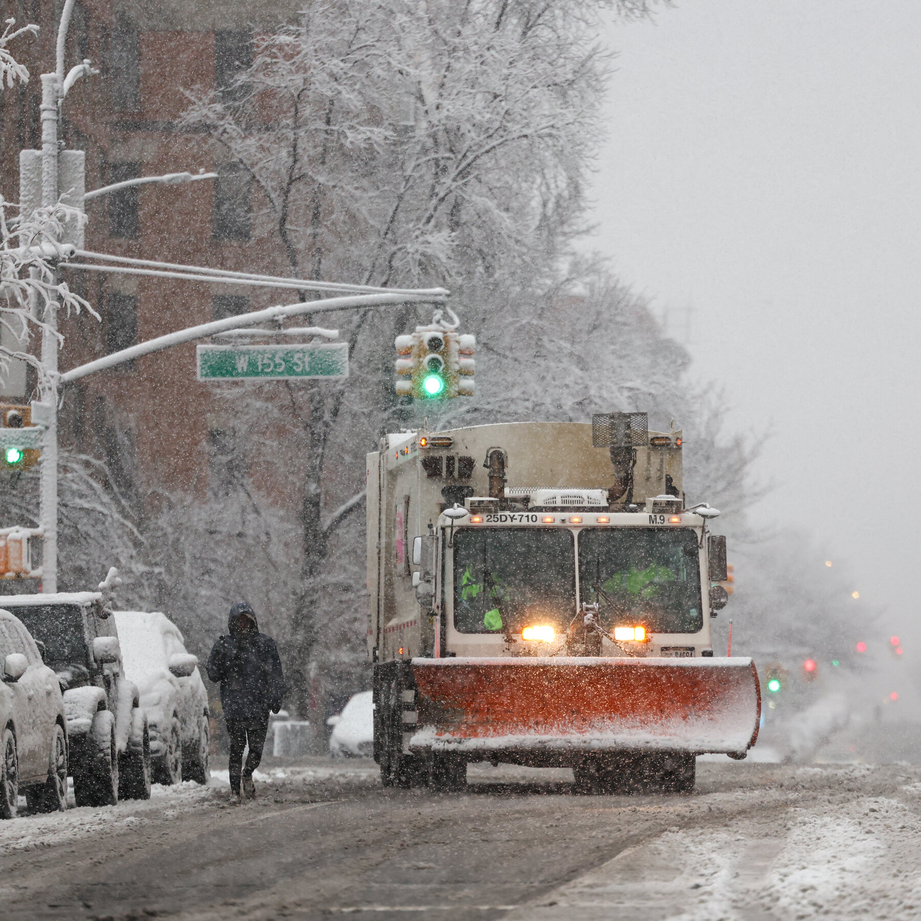 New York City Braces for Heavy Snow as Winter Storm Approaches