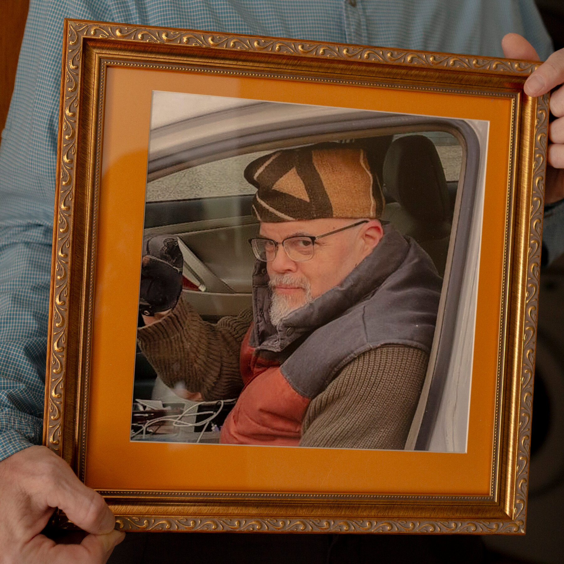 A Man Who Shunned Cheap Sentiment Left a Gift for Others: Life