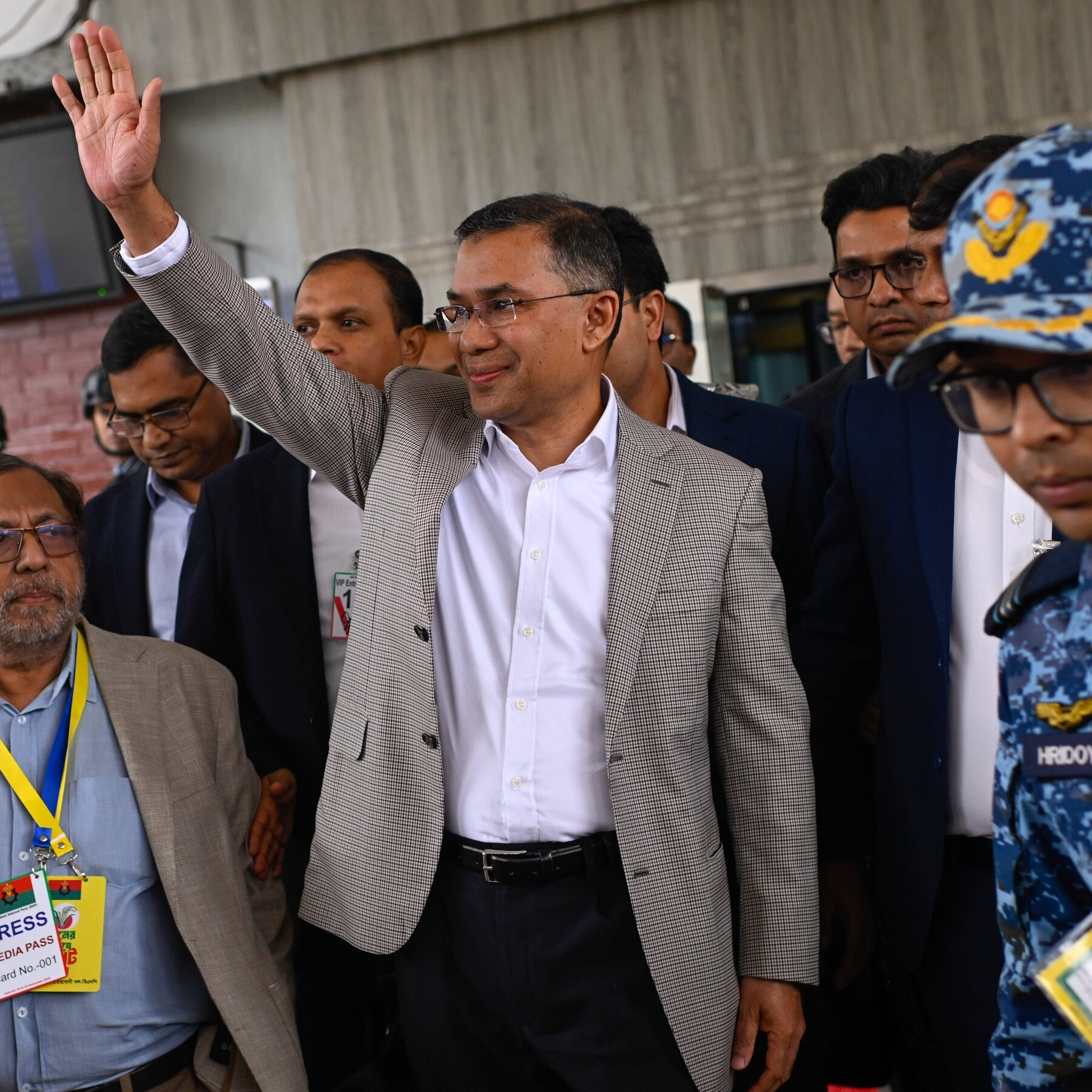 A Top Candidate for Prime Minister Returns to Bangladesh After 17 Years in Exile