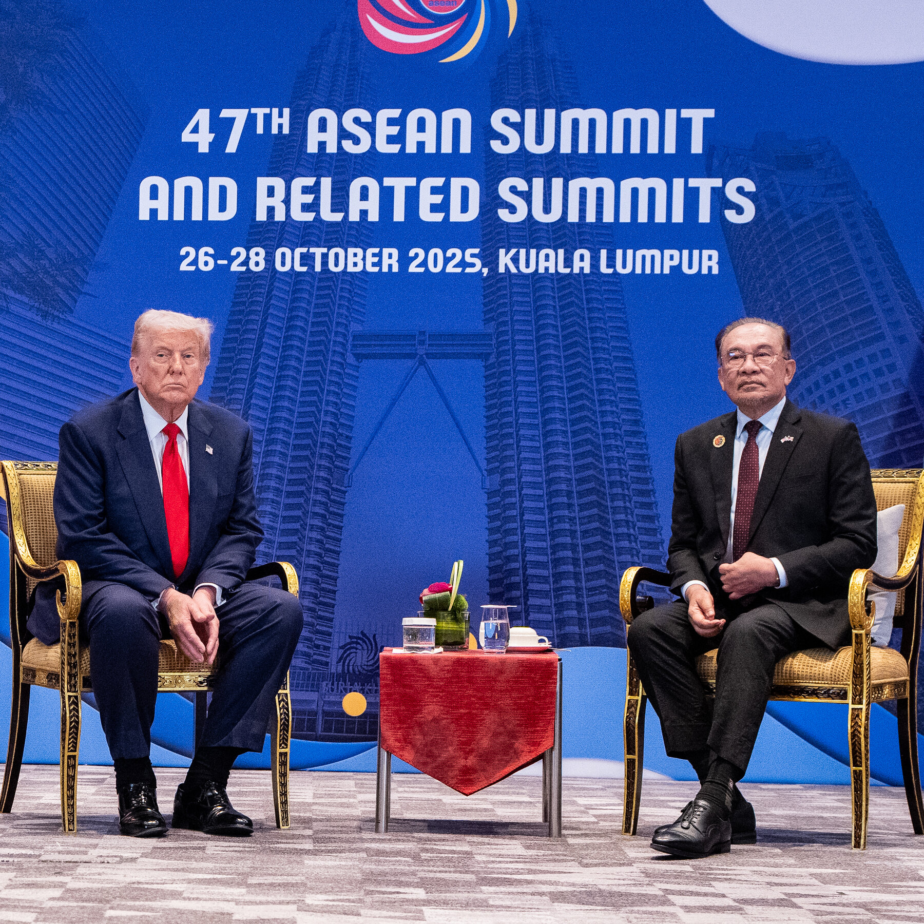 Day 1 of Trump’s Asia Tour: Flashy Moments but Unclear Substance