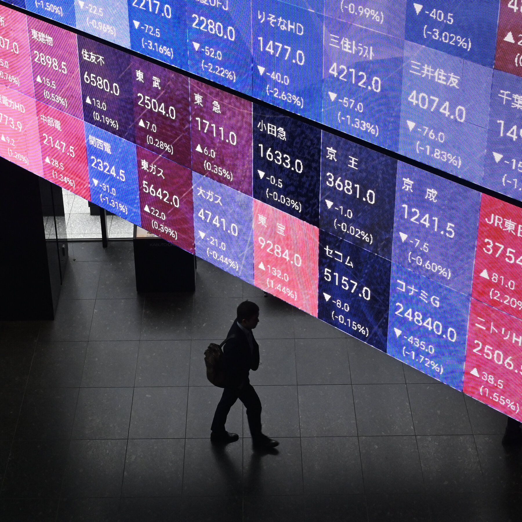 Stocks in Asia Tumble as A.I. Uncertainty Jolts Tech Shares