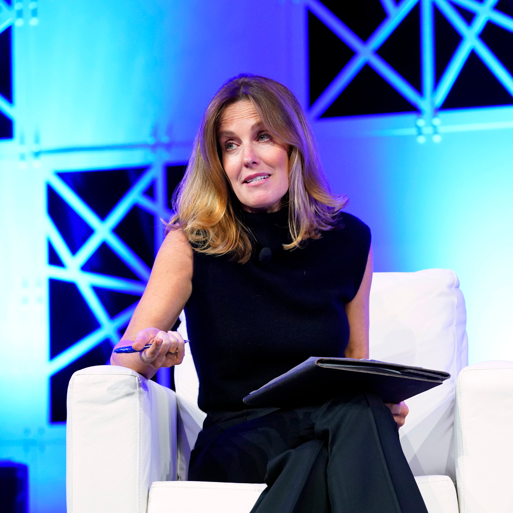 ‘60 Minutes’ Journalist Who Accused CBS of Political Meddling Loses Her Deal