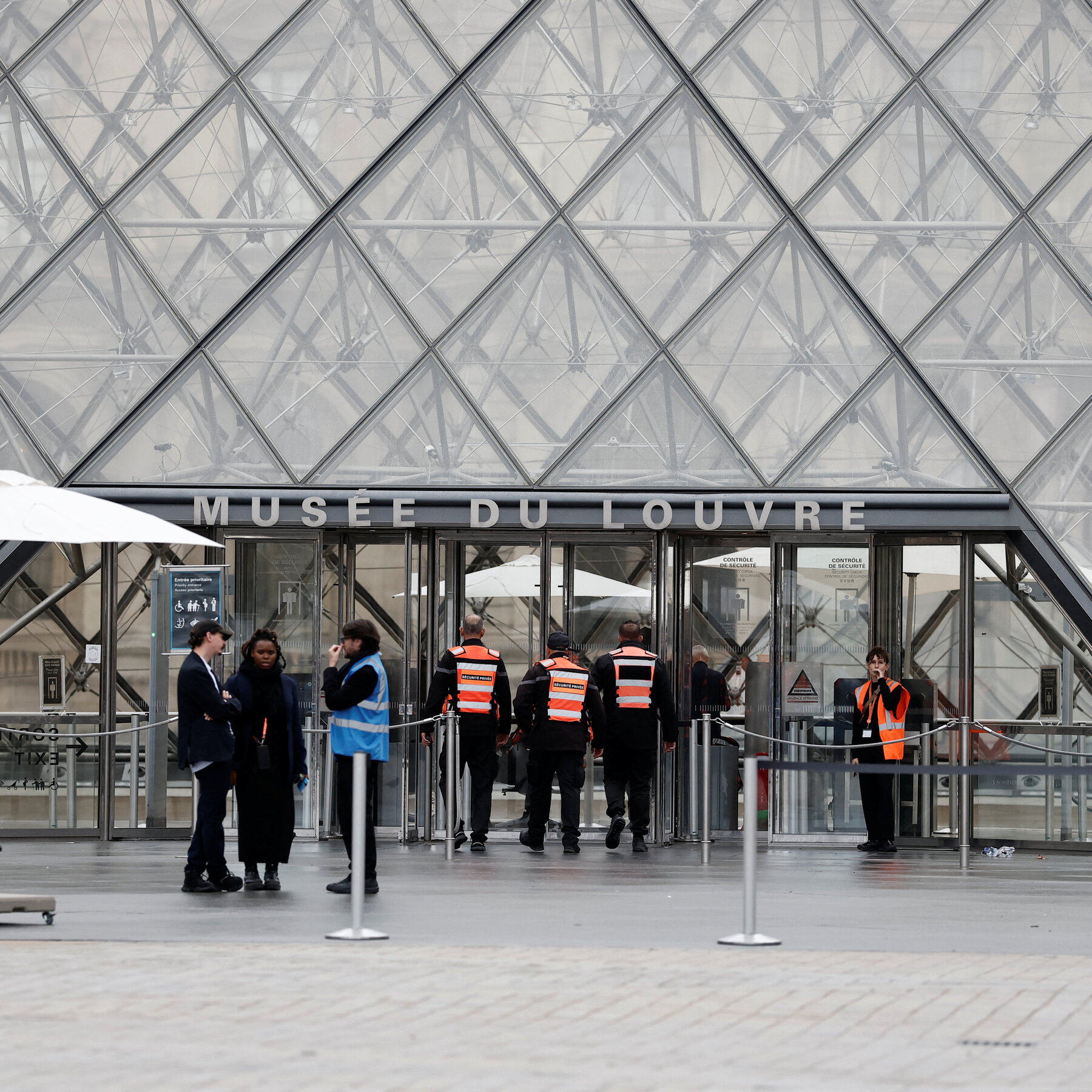Police Make Arrests in Louvre Robbery, Authorities Say