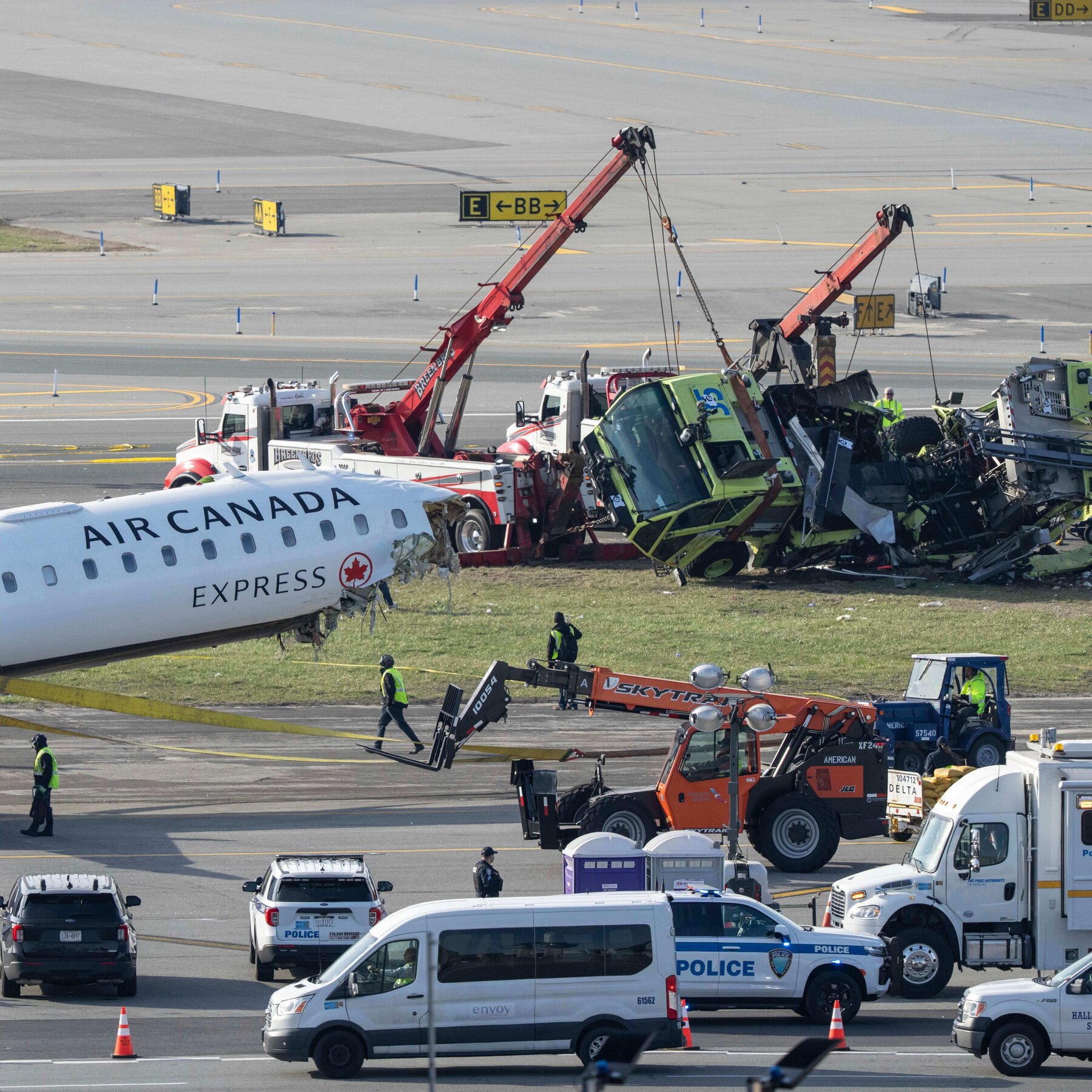 Damaged Runway at LaGuardia Reopens After Plane Wreckage Is Removed