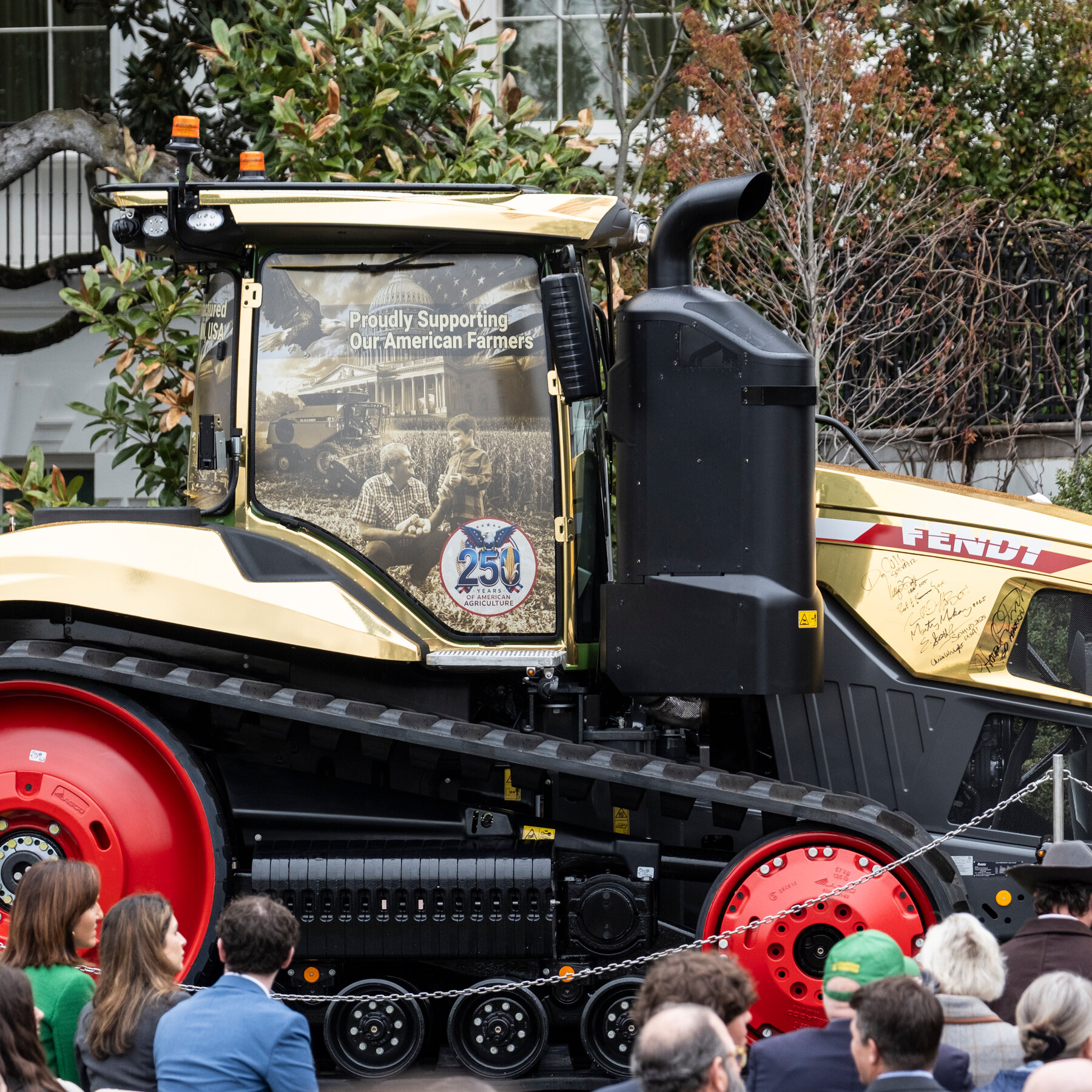 Trump Offers More Aid to Farmers, a Key Support Bloc Hurt by Tariffs and War
