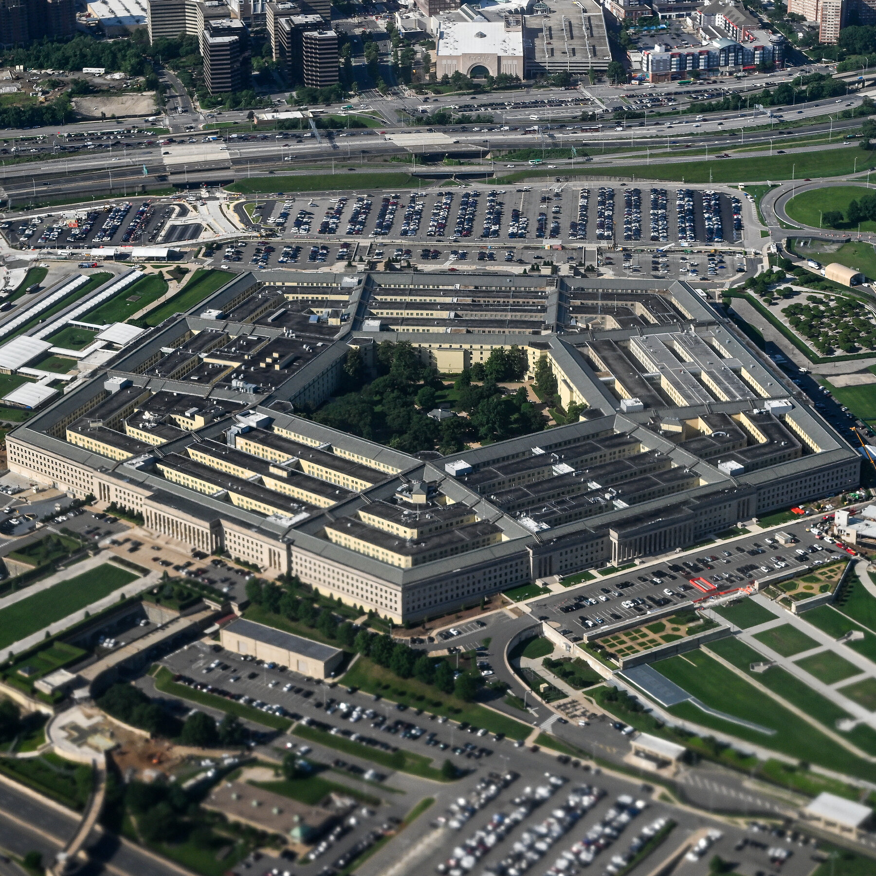 Pentagon Can Temporarily Require Escorts for Journalists