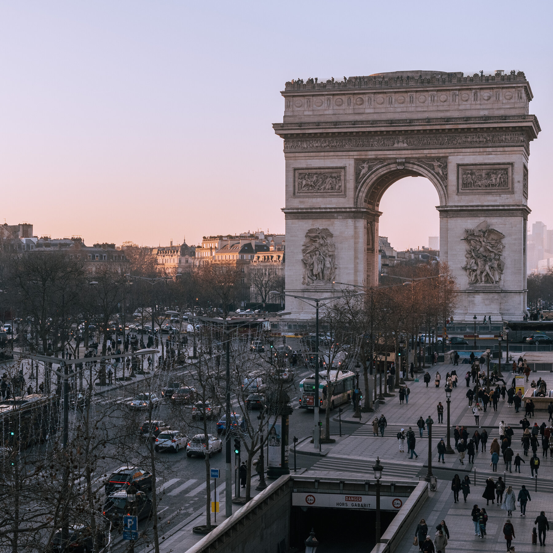 In France, Trump’s Triumphal Arch Draws Eye Rolls