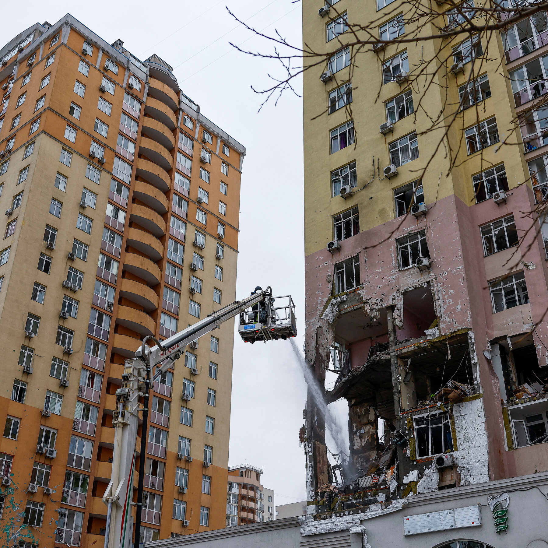 Russia Pummels Kyiv Before Trump-Zelensky Meeting