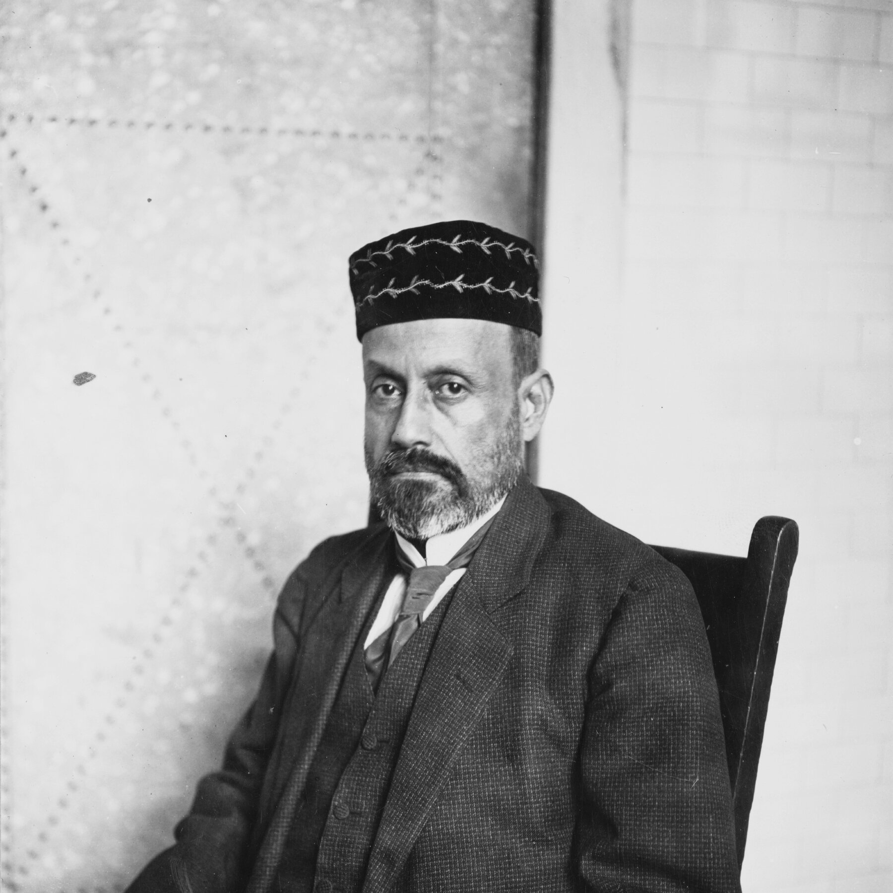 A Dancing Dictator and Bankers in Chains: The Other Venezuela Blockade