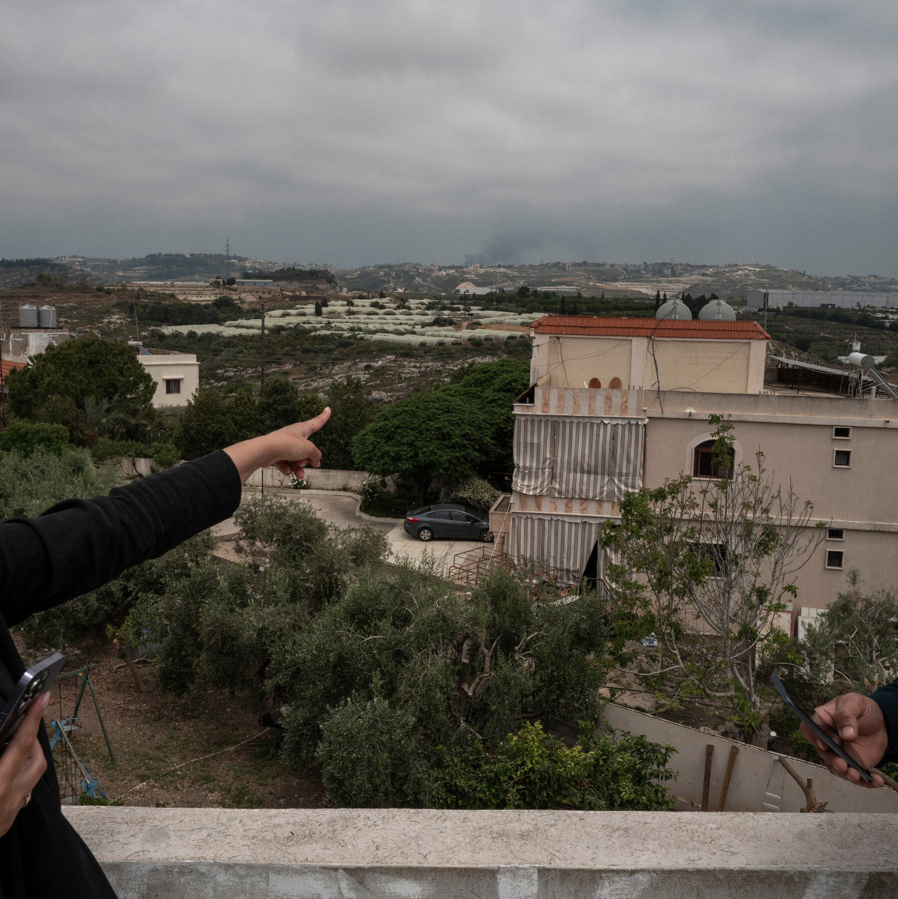 Residents Watch as Israeli War Planes Circle Over Southern Lebanon