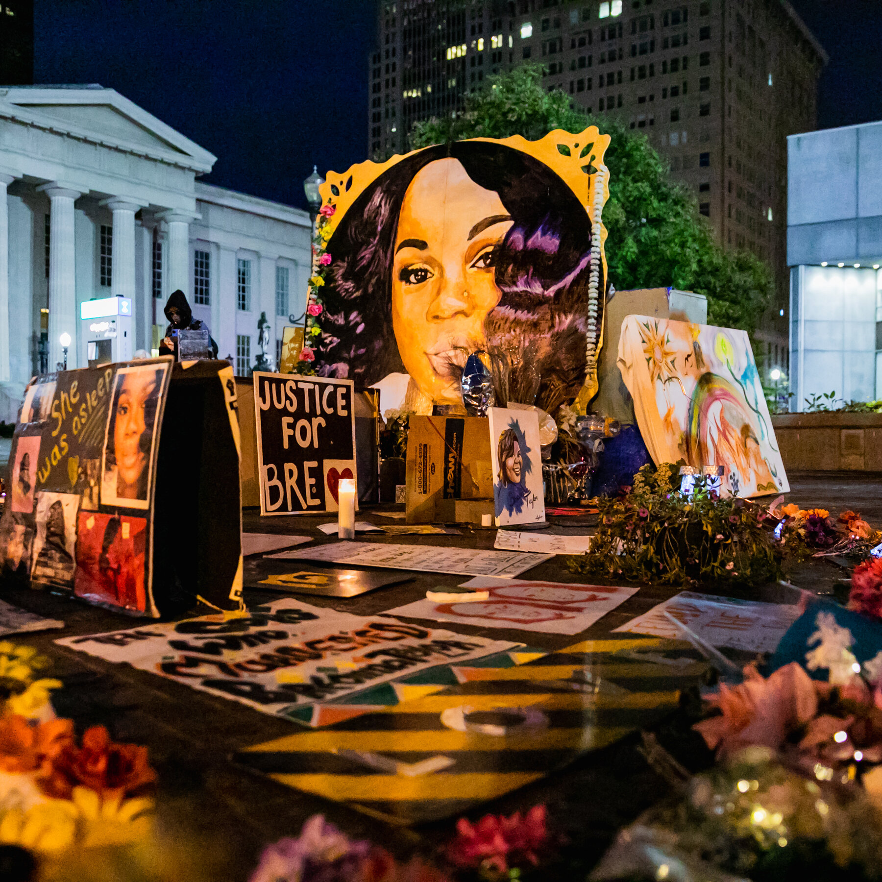 Judge Agrees to Drop Charges Against Officers in Breonna Taylor’s Death