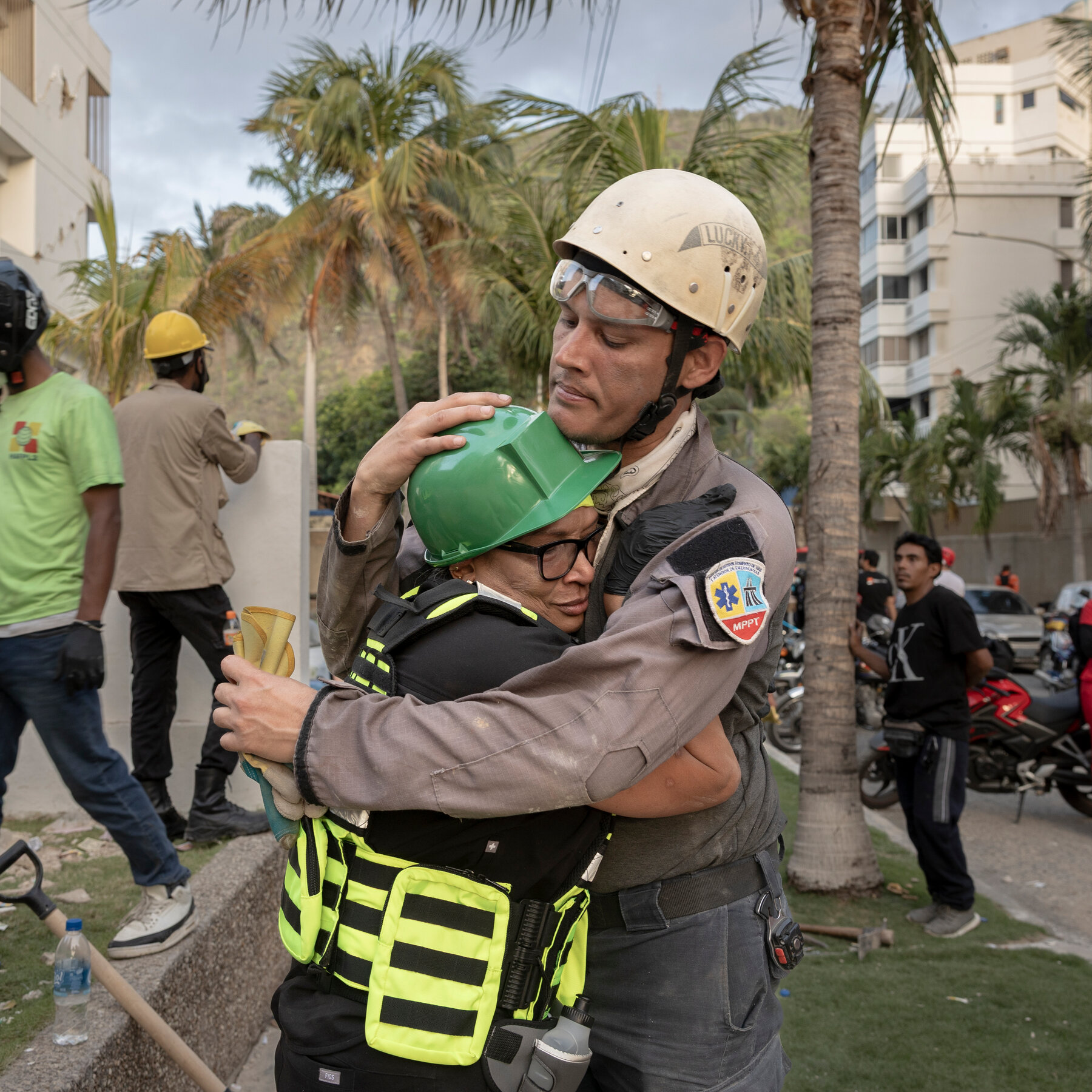 12 Hours With Venezuelan Doctors Searching for Earthquake Survivors