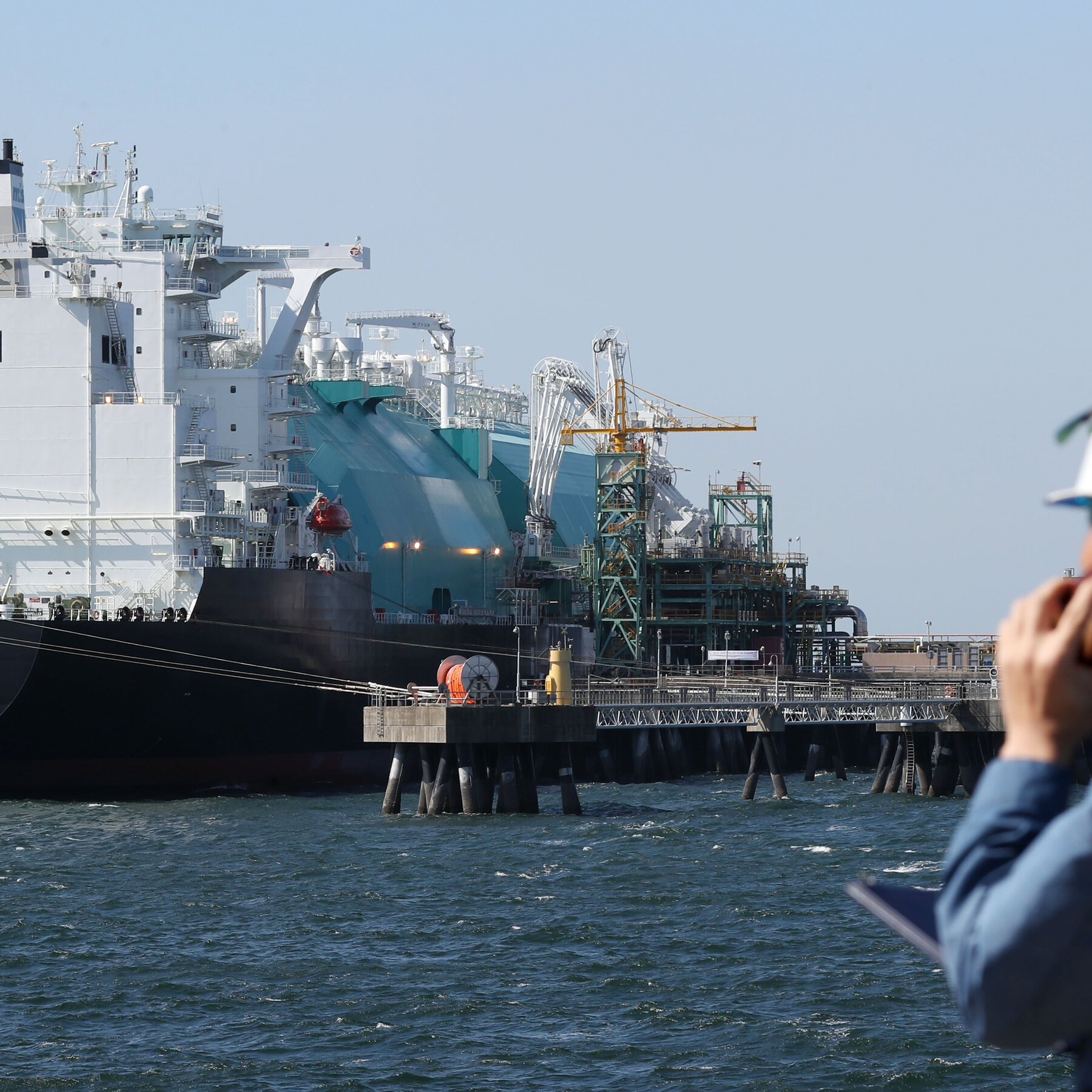 As China and U.S. Split Over Energy, Korea Is Stuck in the Middle