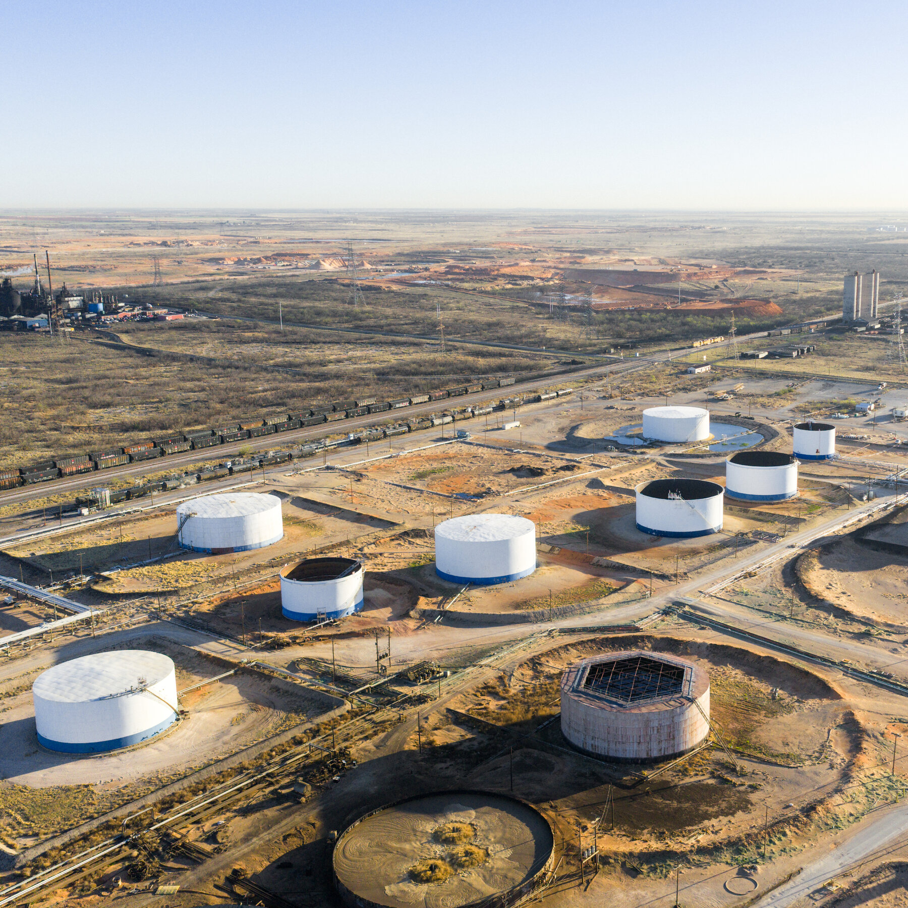 Loss of Emirates Further Weakens OPEC’s Influence