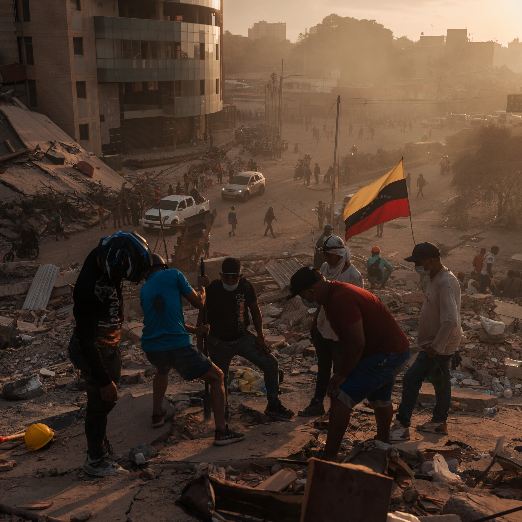A Frantic Search for Survivors in Venezuela, and Fires Scorch Western U.S.