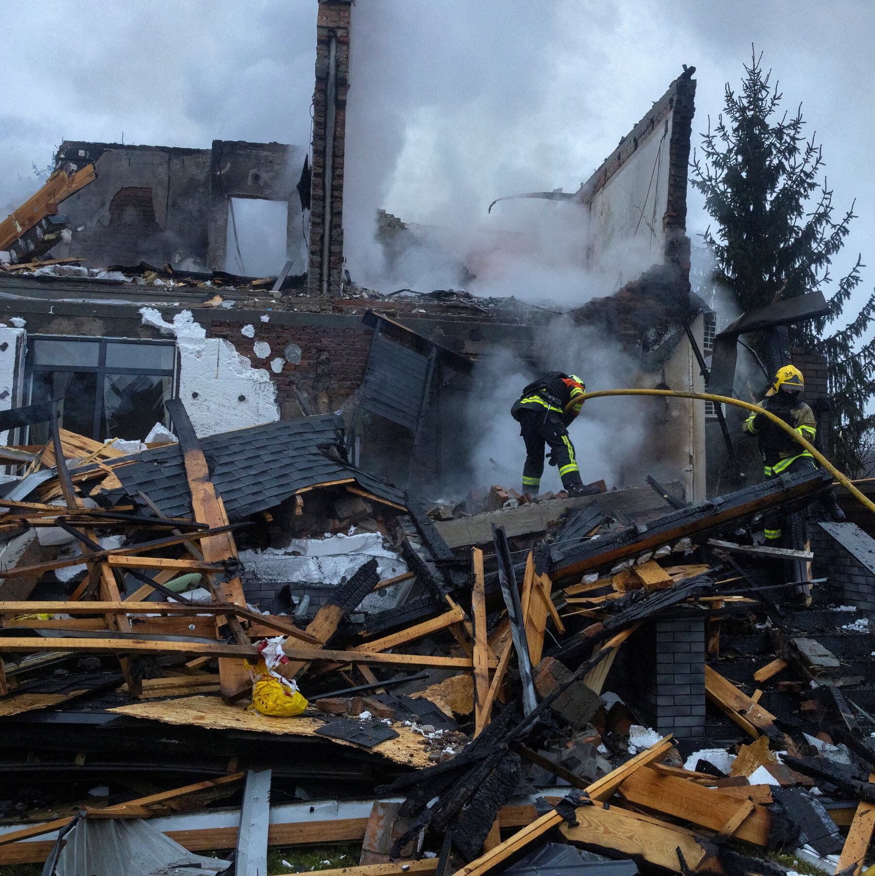 Russia Bombards Ukraine for Nearly 10 Hours in a Deadly Assault