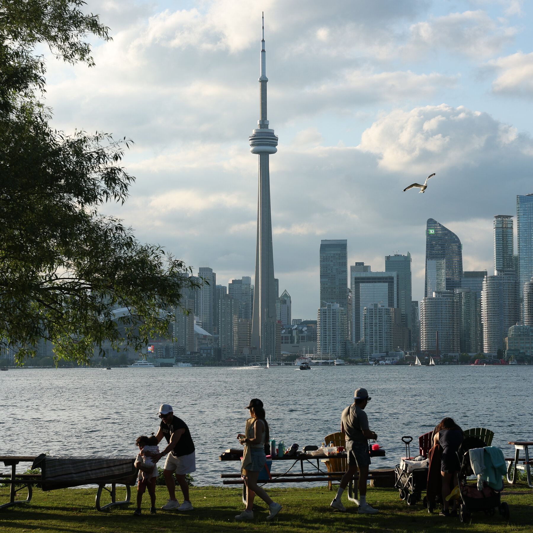 Ontario and Quebec Face Heat Warnings as High Temperatures Spread Across Canada