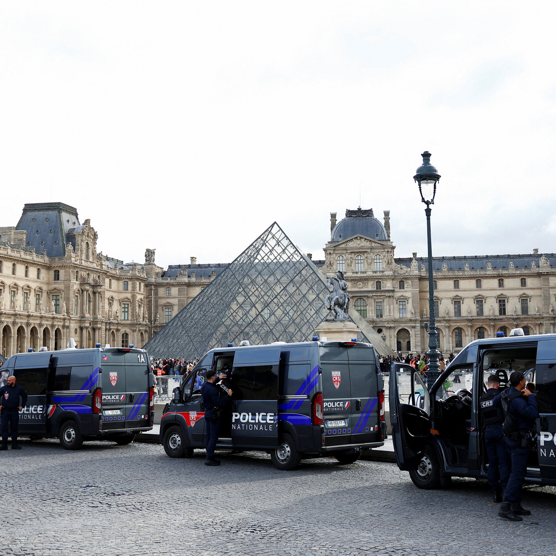 French Police Arrest 5 More in Louvre Jewel Heist Investigation