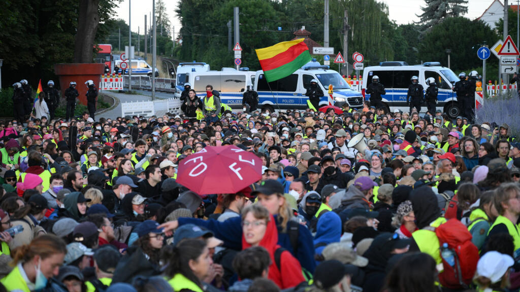 Thousands protest against the far right in Germany as AfD party meets