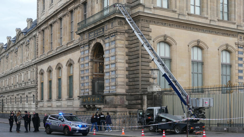Louvre thieves escaped with 30 seconds to spare, probe reveals