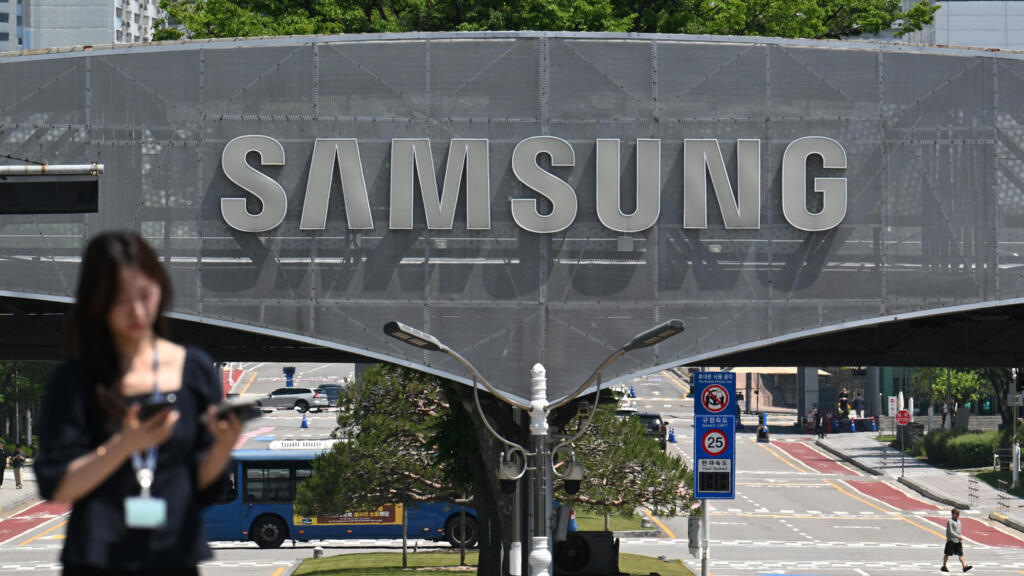 Samsung workers avert strike, secure bonus deal after AI profit surge