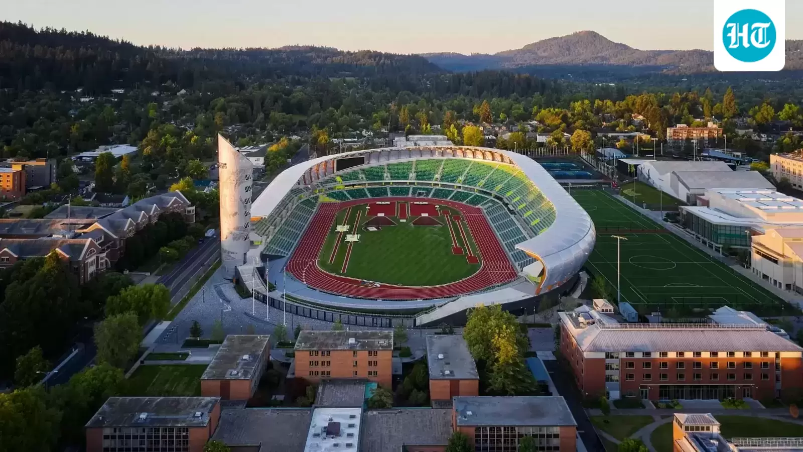 Bomb threat at University of Oregon: Hayward Field evacuated; first details