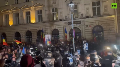 Protests erupt as anti-NATO Romanian presidential favorite booted from vote (VIDEO)