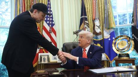 Trump offers olive branch to Musk