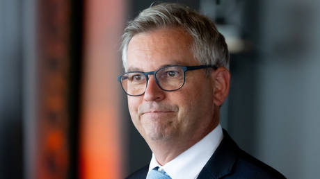 EU has no power to ban visas for Russians – commissioner