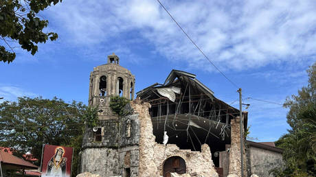 Powerful earthquake kills over 60 in Philippines (VIDEO)