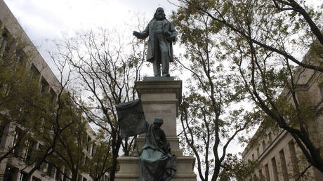 US govt re-erects monument to ex-Confederate in Washington
