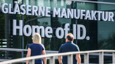 Top German carmaker gears up for first domestic production closure