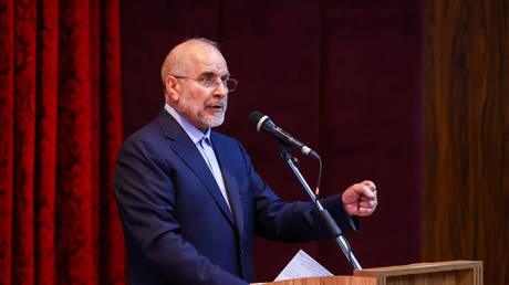 Iran threatens to target US bases in Middle East in response to potential intervention