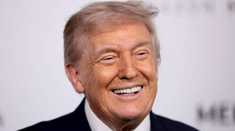 Trump ‘jokes’ about adding three new US states