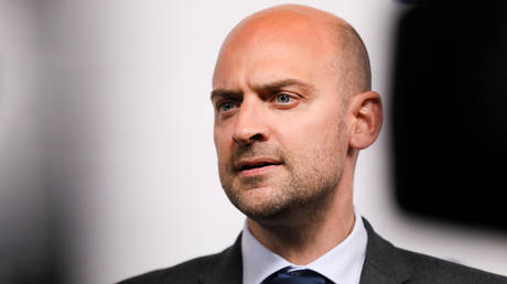 France wants EU to talk to Russia