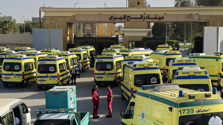 Israel reopens Gaza border crossing, barring foreign journalists (VIDEO)