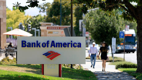 Trump considers ordering banks to collect citizenship data – FT