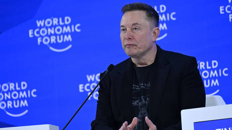 Musk sues to oust OpenAI CEO