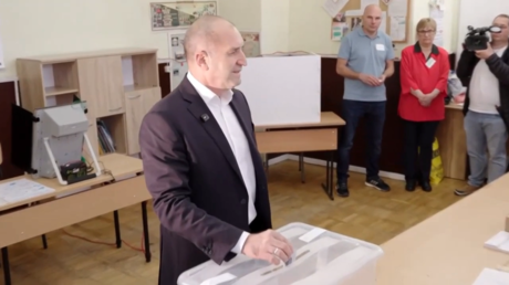Turnout up as Bulgarians vote in critical election (PHOTOS, VIDEOS)