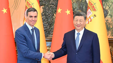 Woke in Brussels, pragmatic in Beijing: Spain is making its move in China