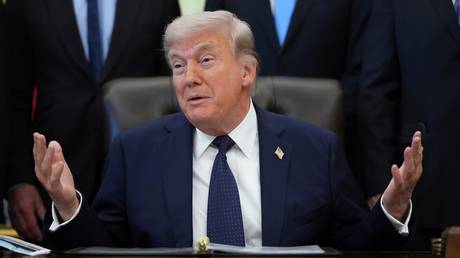 Trump pressed on nuclear strike against Iran (VIDEO)