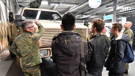 German army invites nearly 200,000 young people to join