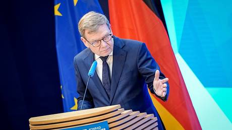Germany backs tighter curbs on EU dissenters