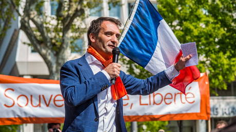 French presidential hopeful pushes to end Russia sanctions