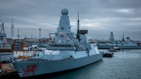 Britain expands Hormuz mission as Starmer faces calls to quit