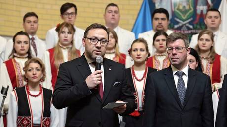 Former Polish envoy returns award to Ukraine in protest