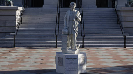 Activists push for return of US monuments removed during BLM ‘statue wars’ – WSJ