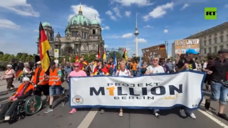 Thousands march in Berlin demanding Merz step down (VIDEO)