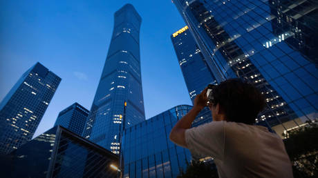 Plane crashes into Beijing skyscraper (VIDEO)